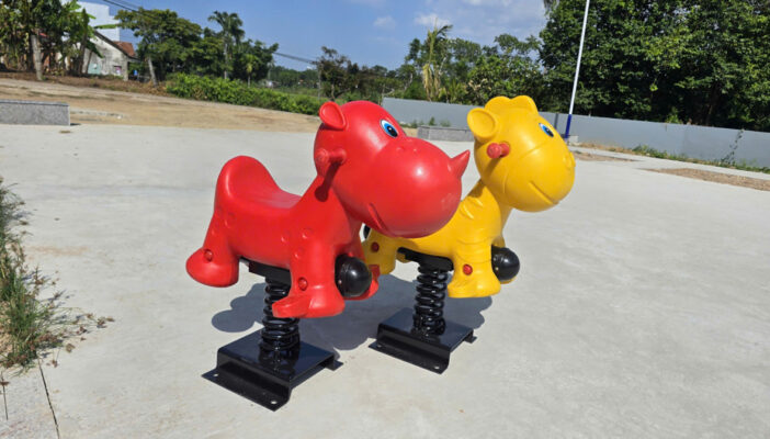 Thú nhún lò xo sơn kẽm 2 Thú nhún lò xo ngoài trời sơn kẽm Epoxy